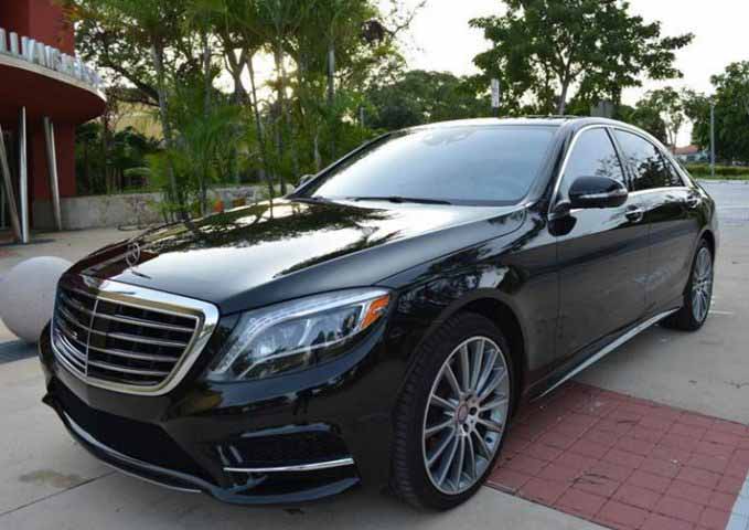Mercedes-Benz S550 luxury sedan for Houston airport and Galveston cruise transfers