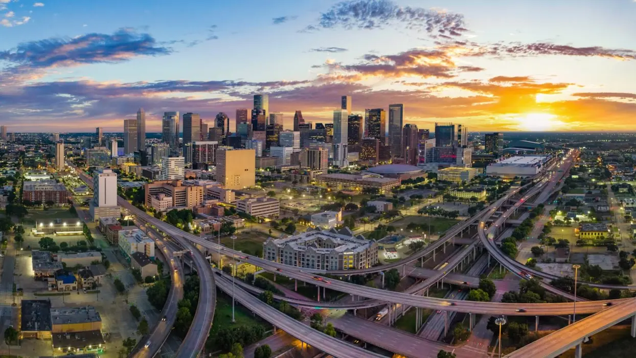 Sprinter Van Rental Houston: The Complete Guide 10 Houston skyline and private group transportation service
