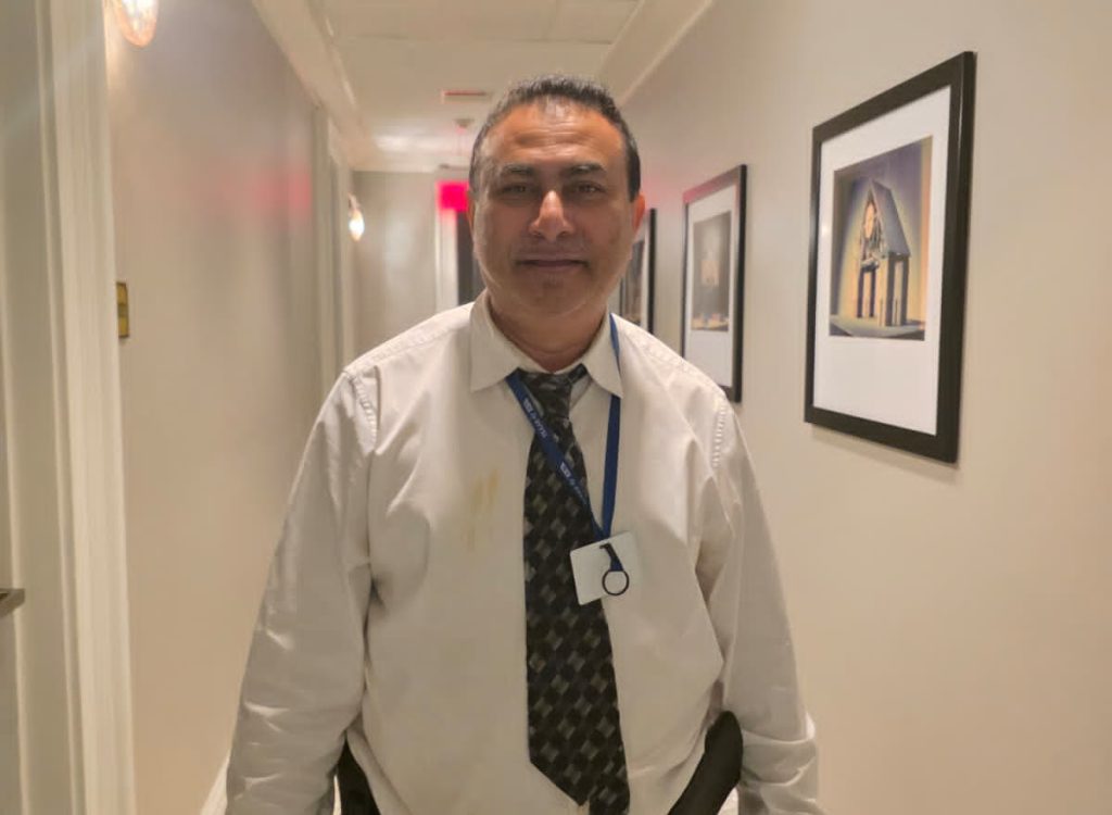 Friendly shuttle owner taking selfie with happy family clients in Galveston after IAH transfer